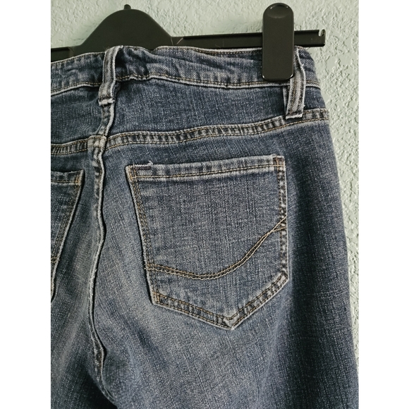 Old Navy | Low Rise Curvy Boot Cut Jeans - Picture 4 of 10